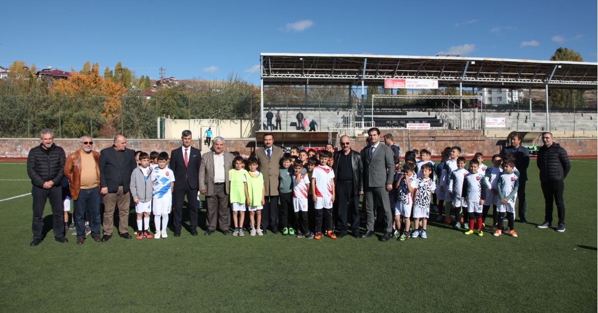 Tarihe İz Bırakan Kahramanlar 2 Projesi Kapsamında Şehitlerimiz Anısına  Futbol Turnuvası Düzenlendi